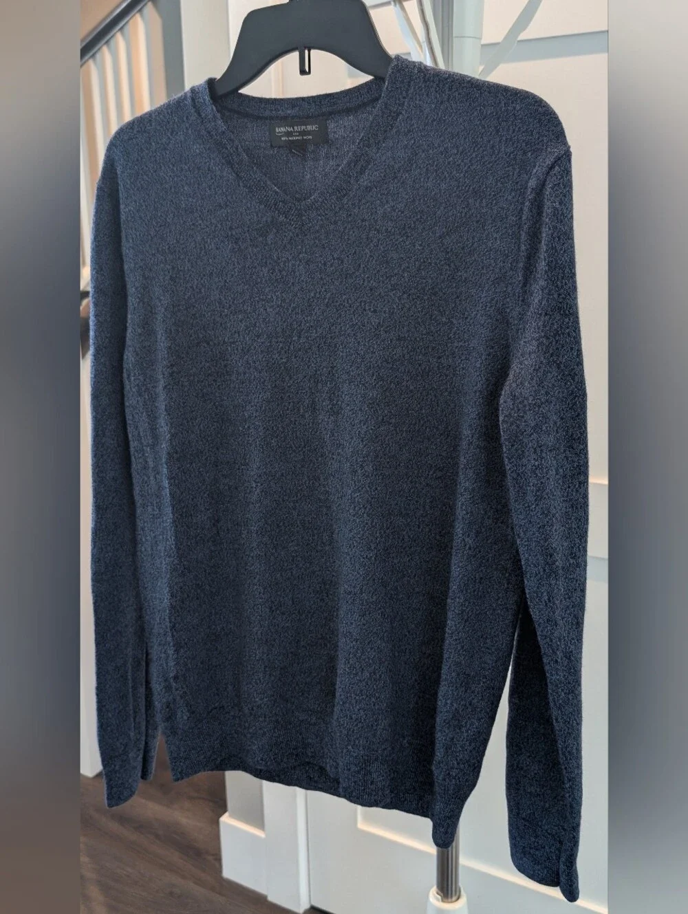 Banana Republic 100% Merino Wool Men's Navy V-Neck Sweater